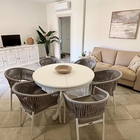 Casa Merlino By La Via Del Mare Viaggi E Vacanze بيت للعطل